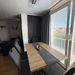 Apartma 6 *