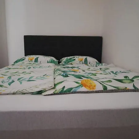 Apartma 6 *