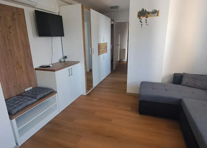 Apartma 6 アパート *